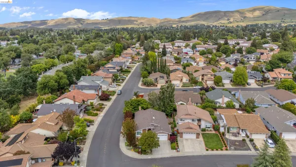 $844,000 | 5001 St Garrett Court, Concord, CA 94521