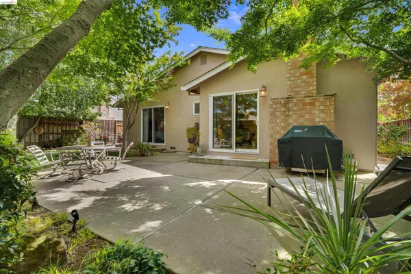 $844,000 | 5001 St Garrett Court, Concord, CA 94521