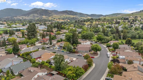 $844,000 | 5001 St Garrett Court, Concord, CA 94521