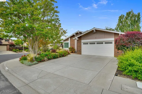 $844,000 | 5001 St Garrett Court, Concord, CA 94521