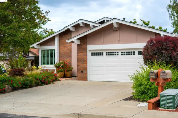 $844,000 | 5001 St Garrett Court, Concord, CA 94521