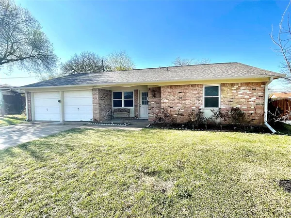 $1,950 | 201 East Fuller Drive, Euless, TX 76039
