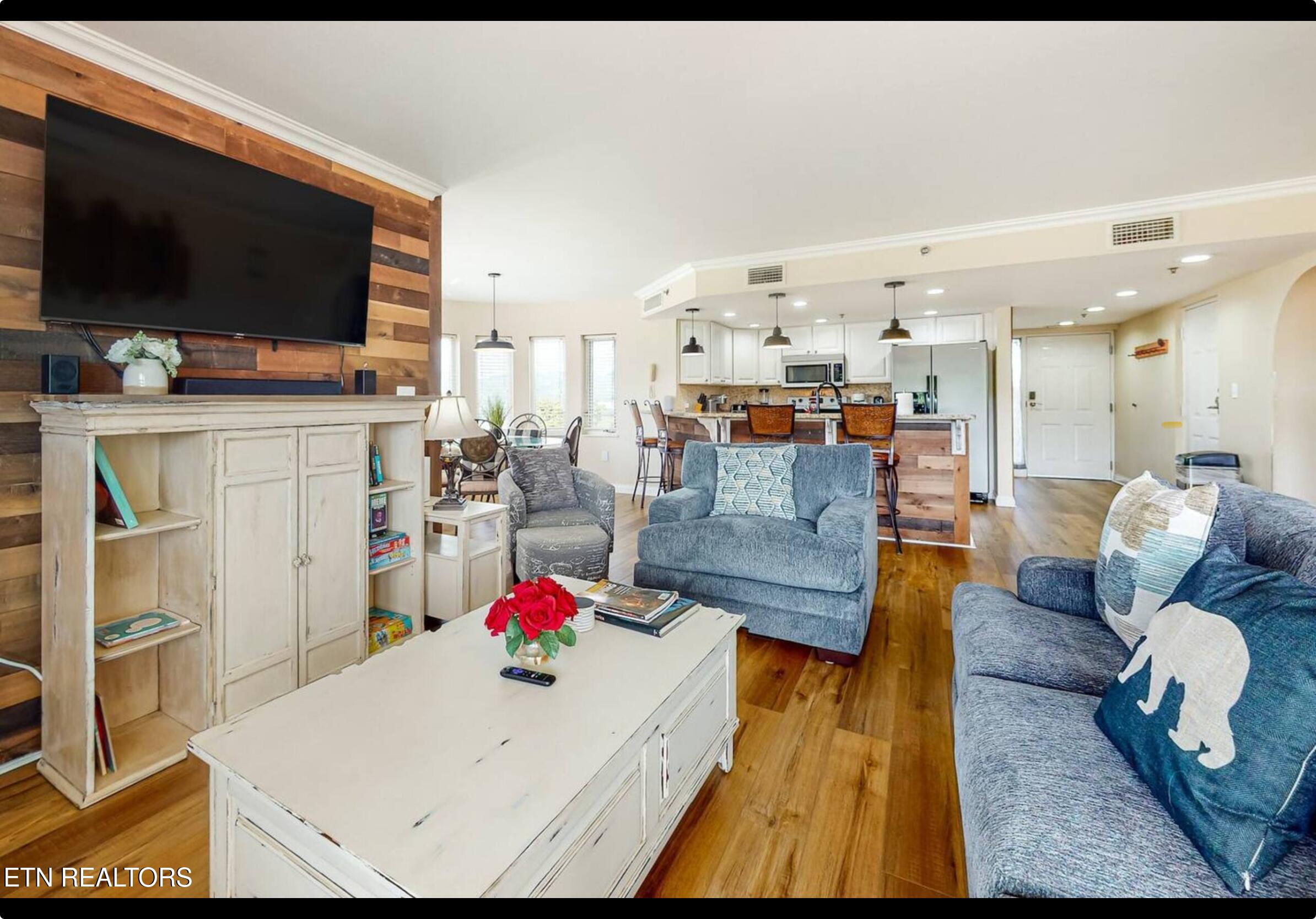 503 Dollywood Lane, Unit 161 Pigeon Forge, TN 37863 - Photo 4 of 23 Living 2