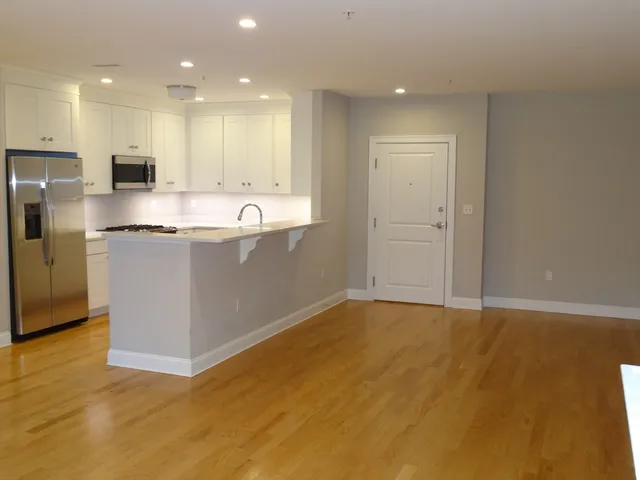 $698,500 | 2 Inwood Drive, Unit 1010, Woburn, MA 01801