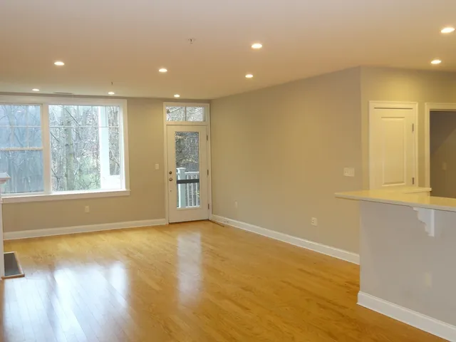 $698,500 | 2 Inwood Drive, Unit 1010, Woburn, MA 01801