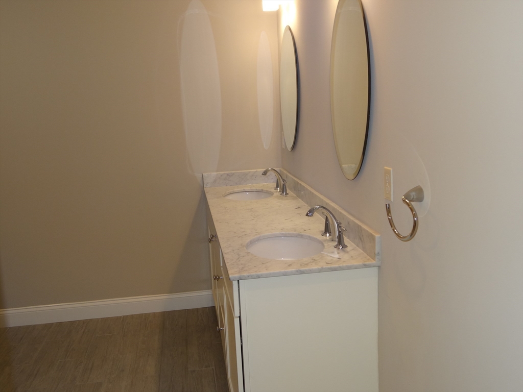 2 Inwood Drive, Unit 1010 Woburn, MA 01801 - Photo 9 of 13