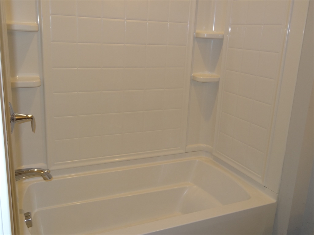 2 Inwood Drive, Unit 1010 Woburn, MA 01801 - Photo 10 of 13