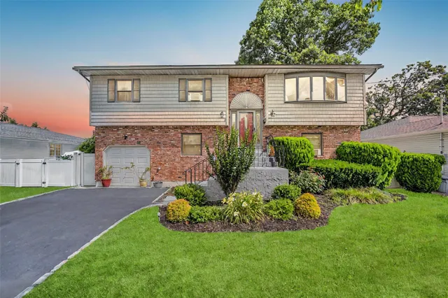 $988,888 | 5 Tomes Avenue, Farmingdale, NY 11735