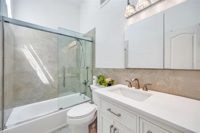 $988,888 | 5 Tomes Avenue, Farmingdale, NY 11735