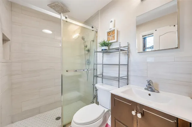 $988,888 | 5 Tomes Avenue, Farmingdale, NY 11735