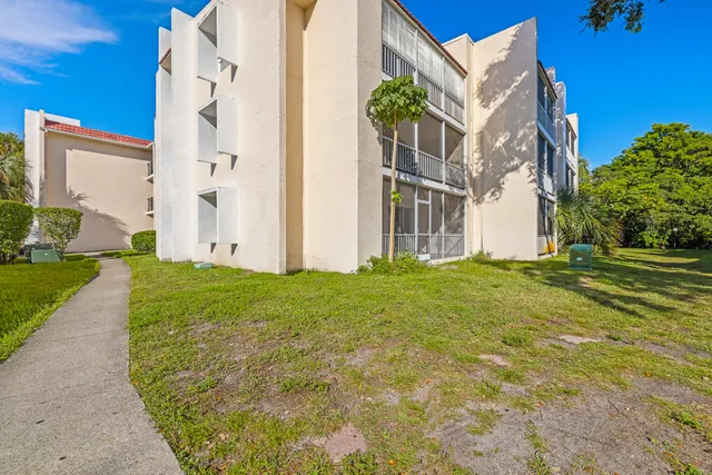 $2,000 | 608 Northwest 13th Street, Boca Raton, FL 33486