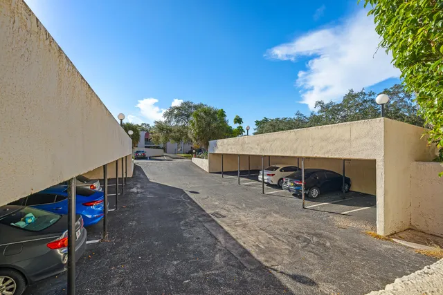 $2,000 | 608 Northwest 13th Street, Boca Raton, FL 33486