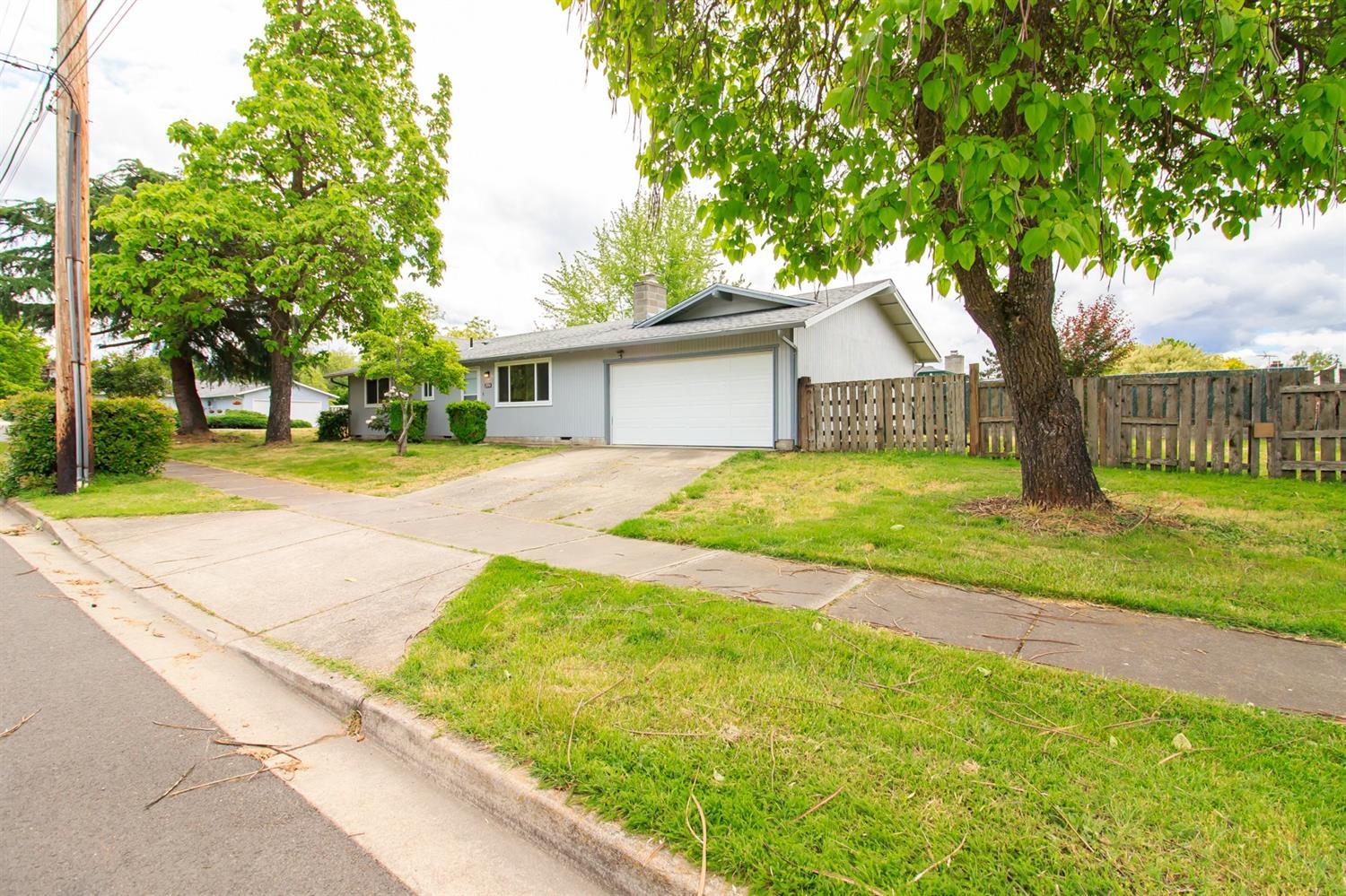 2894 Lone Pine Road Medford, OR 97504 - Photo 2 of 26 Additional Photo