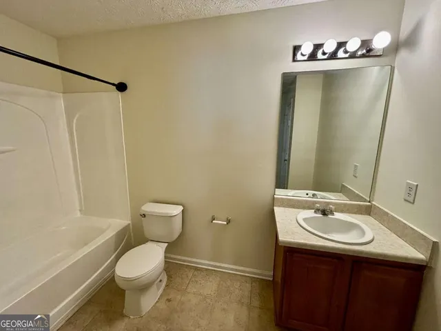 $2,200 | 2735 Meadow Trace Drive, Grayson, GA 30017