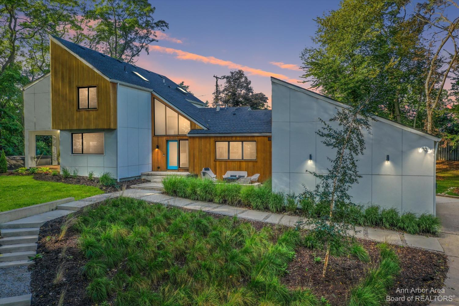 1620 Kearney Road Ann Arbor, MI 48104 - Photo 5 of 49 Gorgeous day and night