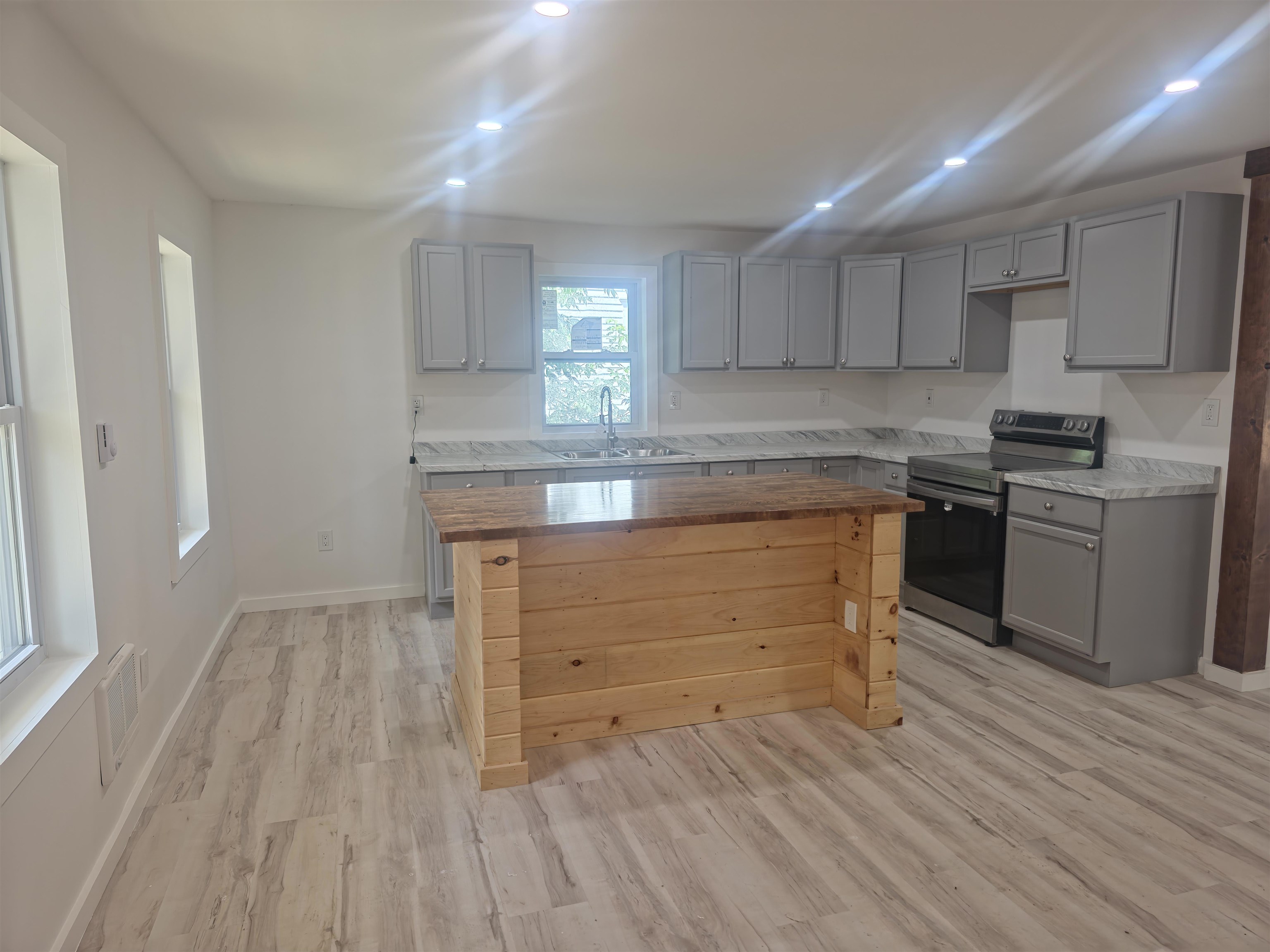 7 Underhill Avenue Rockingham, VT 05101 - Photo 5 of 22 Gallery Image 5