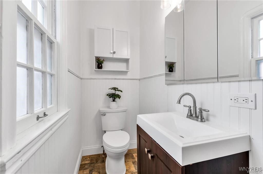 23 Pine Ridge Terrace Cheektowaga, NY 14225 - Photo 12 of 36