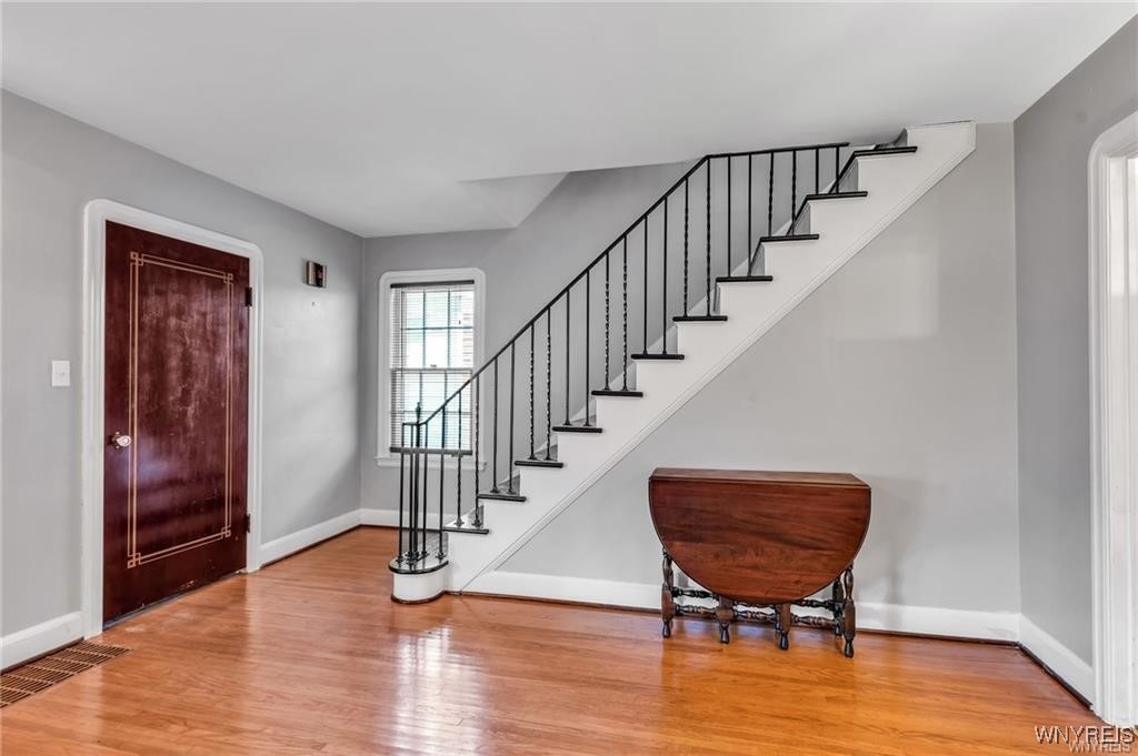 23 Pine Ridge Terrace Cheektowaga, NY 14225 - Photo 3 of 36