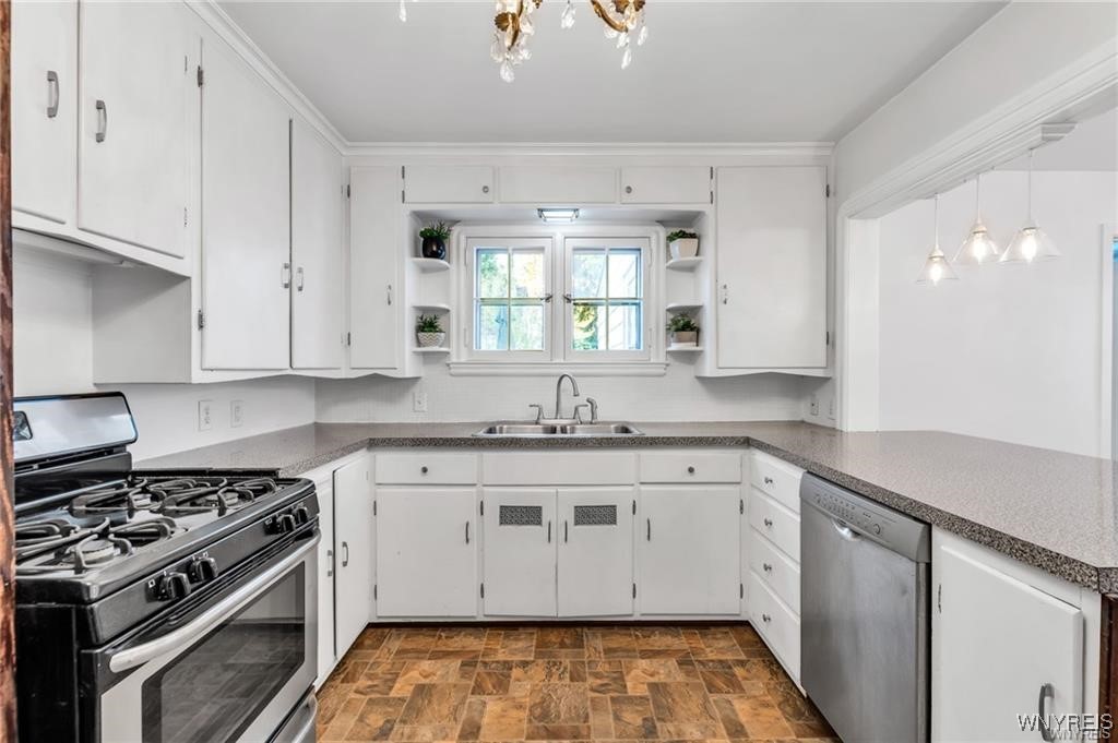 23 Pine Ridge Terrace Cheektowaga, NY 14225 - Photo 8 of 36