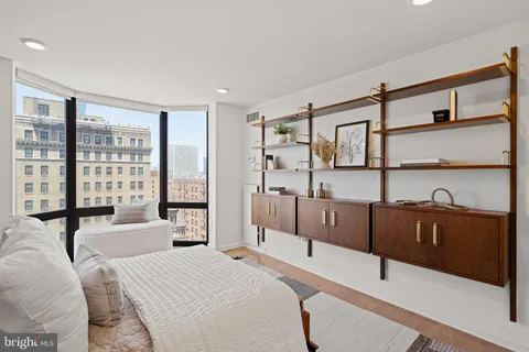 $1,100,000 | 2018-32 Walnut Street, Unit 16GH, Philadelphia, PA 19103