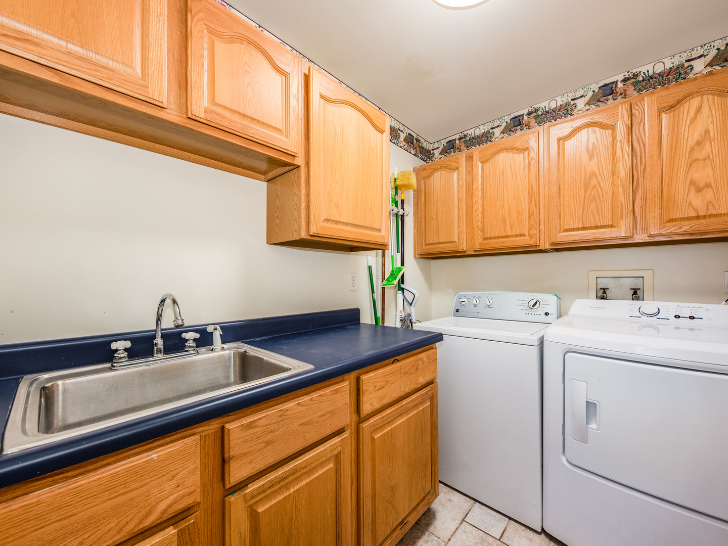 3185 South Hadden Road Verona, IL 60479 - Photo 18 of 39 a utility room with dryer and washer