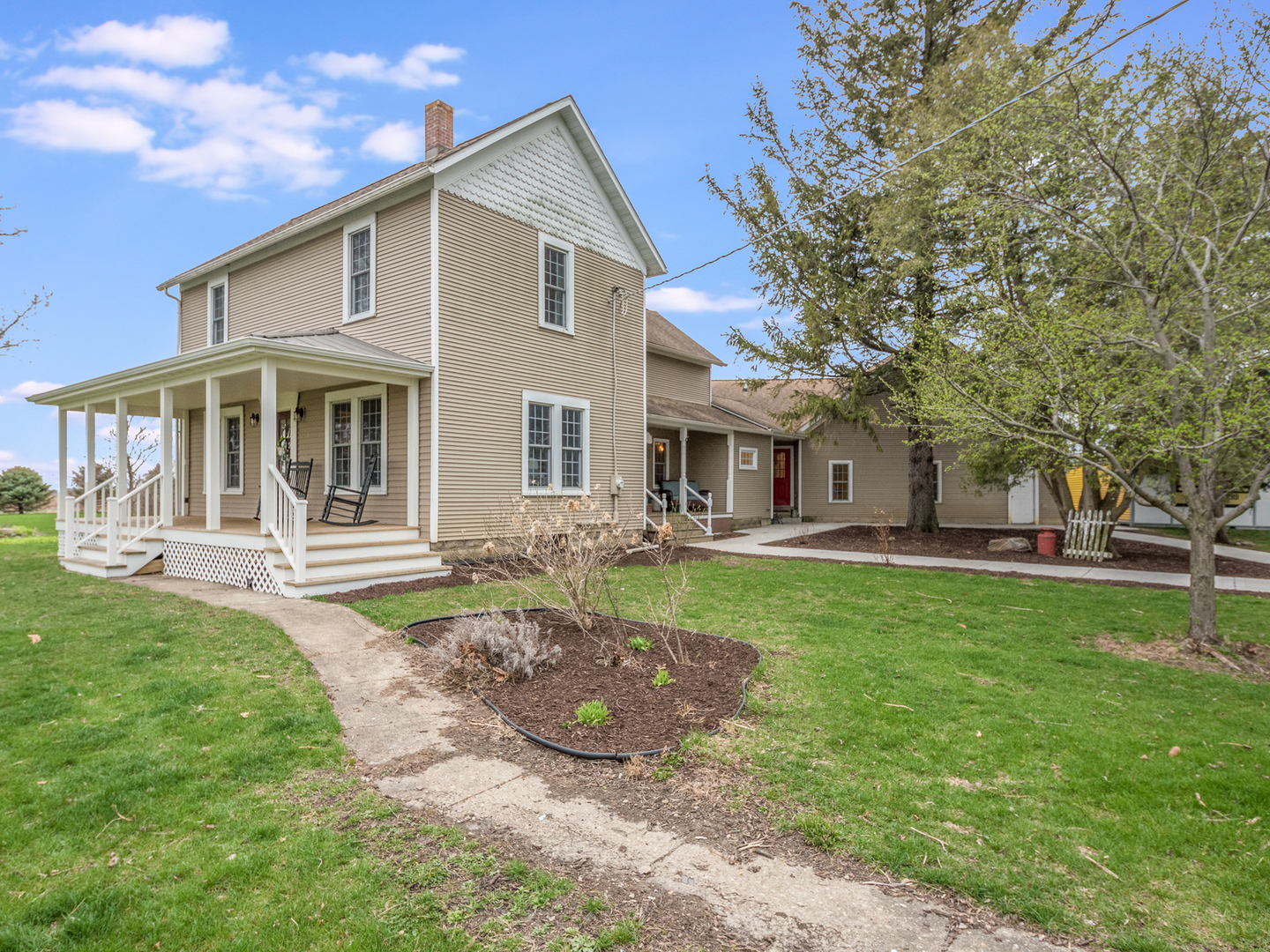 3185 South Hadden Road Verona, IL 60479 - Photo 39 of 39 front view of a house with a yard