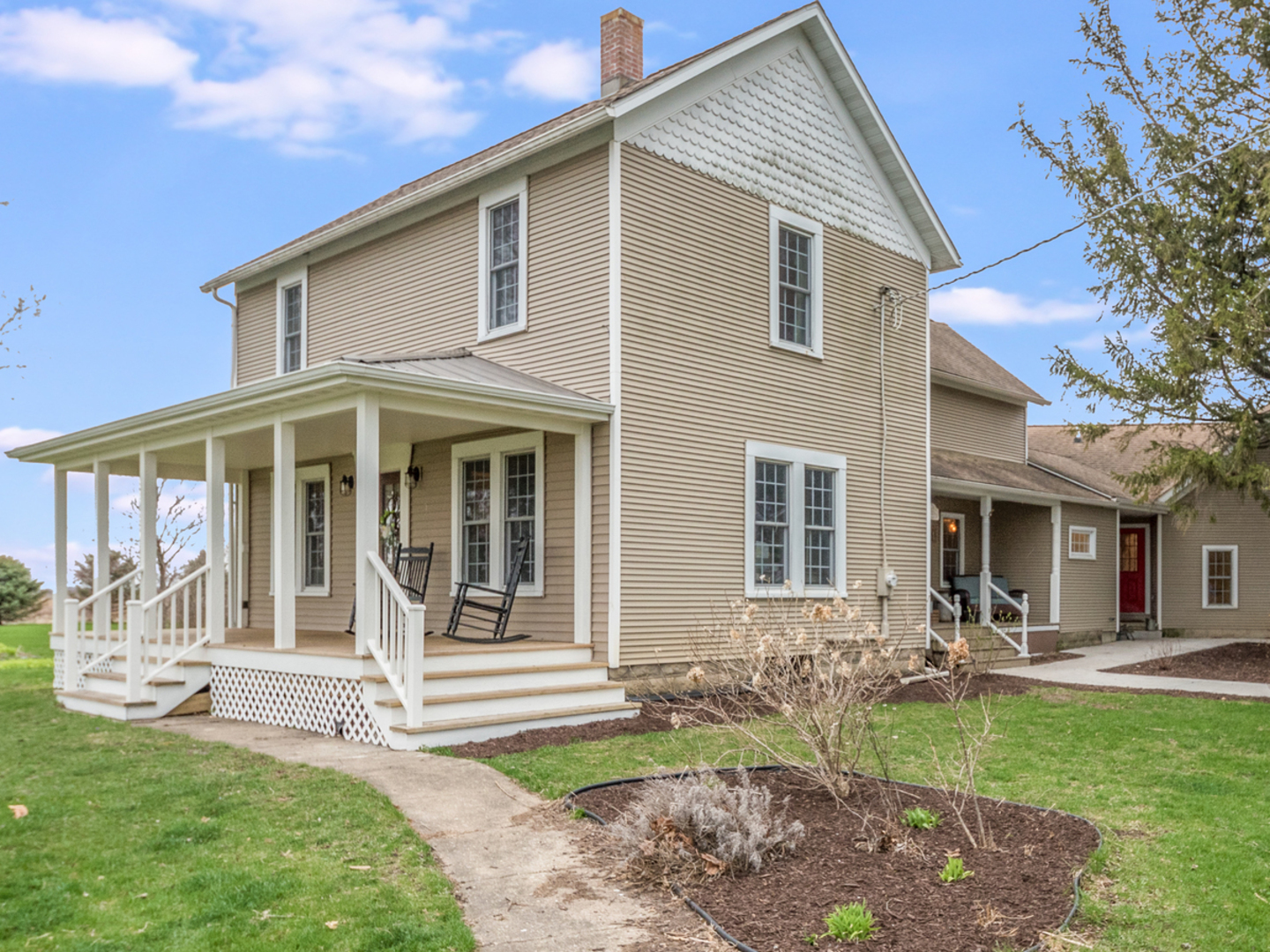 3185 South Hadden Road Verona, IL 60479 - Photo 4 of 39 a front view of a house with a yard