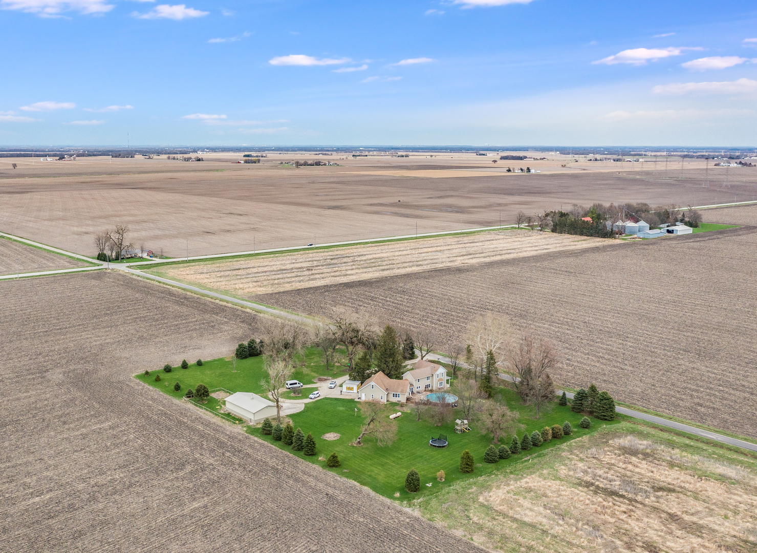 3185 South Hadden Road Verona, IL 60479 - Photo 6 of 39 a view of a city and an ocean view