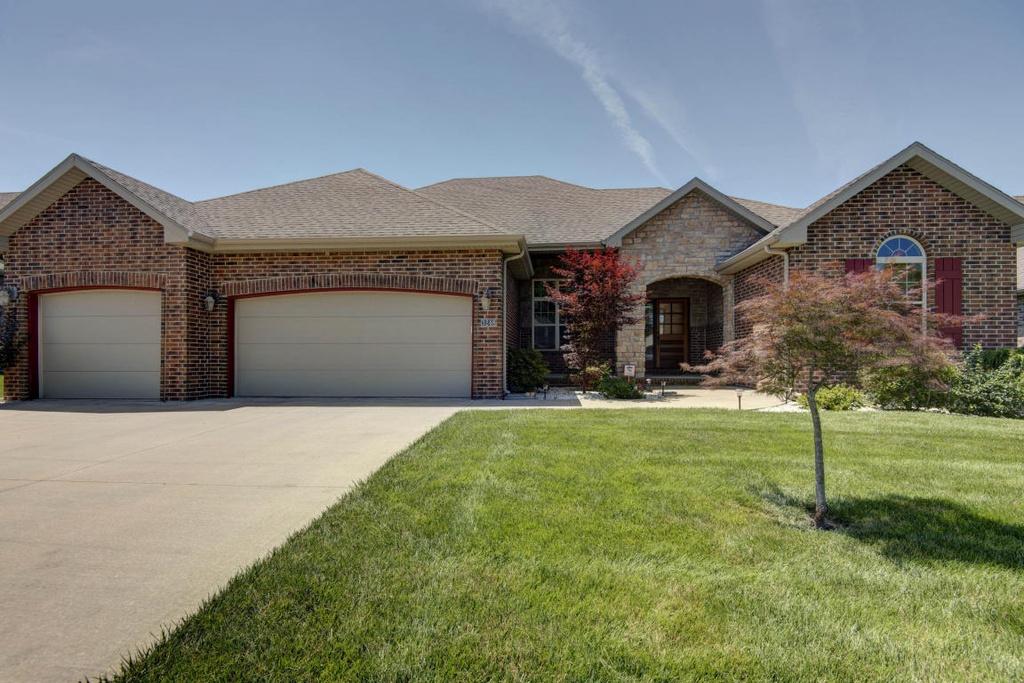 3248 West Cardinal Drive Springfield, MO 65810 - Photo 1 of 1 front yard