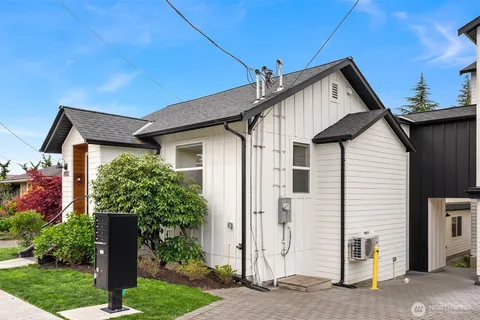 $759,950 | 8913 8th Avenue Northeast, Seattle, WA 98115