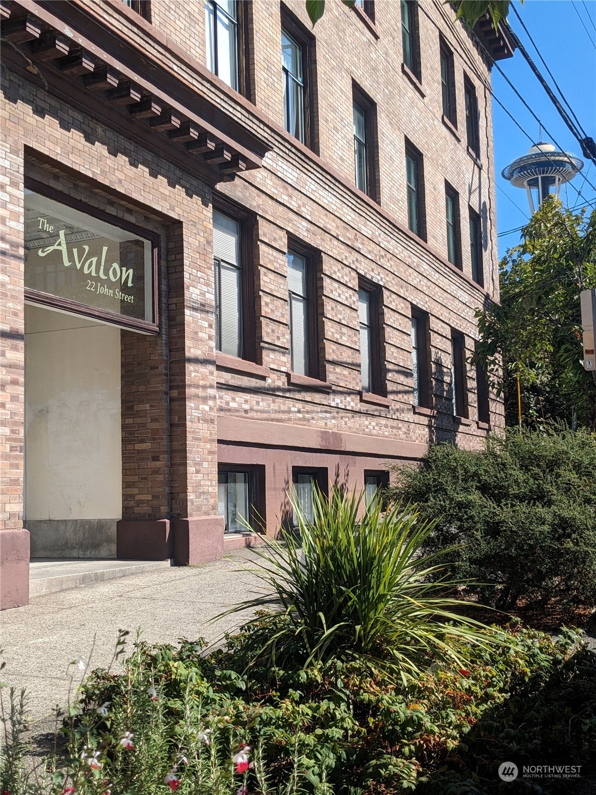 22 John Street, Unit 6 Seattle, WA 98109 - Photo 3 of 17 front view of a building