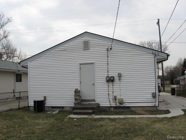 22022 Wick Road Taylor, MI 48180 - Photo 2 of 7 22022 wick rear