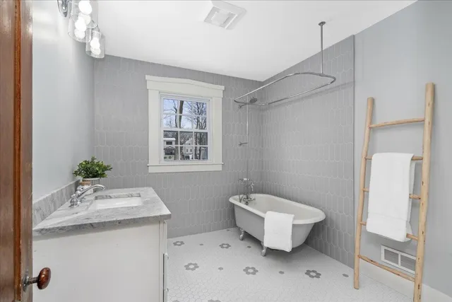 $1,149,000 | 18 Souhegan Street, Milford, NH 03055