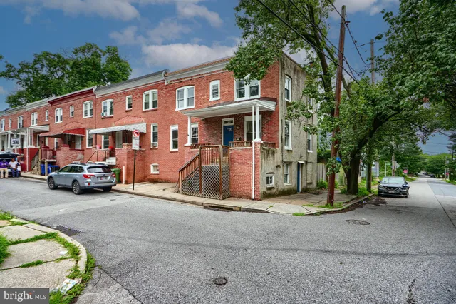 a view of a car park in front of house