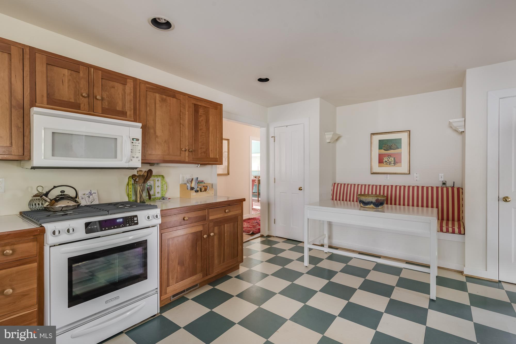 1619 Winchester Road Arnold, MD 21012 - Photo 8 of 24 Eat-in Kitchen