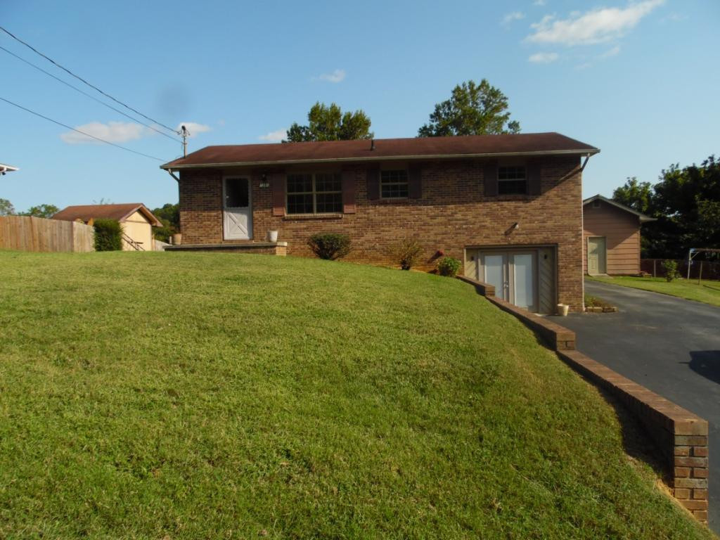1391 Ridgecrest Avenue Kingsport, TN 37660 - Photo 1 of 28 Front of Home