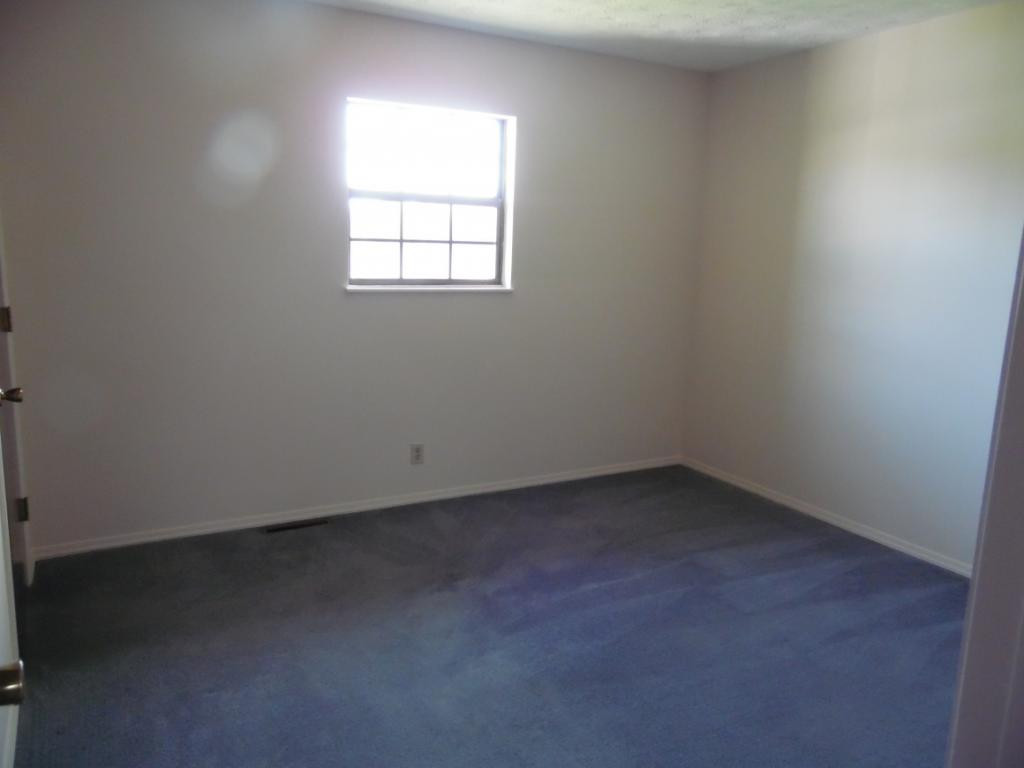 1391 Ridgecrest Avenue Kingsport, TN 37660 - Photo 11 of 28 Bedroom 2
