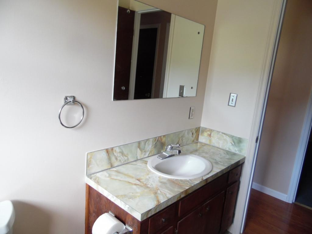 1391 Ridgecrest Avenue Kingsport, TN 37660 - Photo 14 of 28 Upstairs Bath