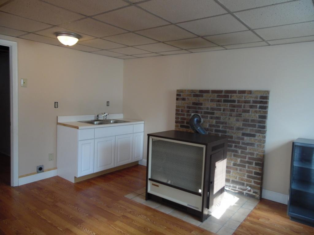 1391 Ridgecrest Avenue Kingsport, TN 37660 - Photo 20 of 28 Oil Stove and Kitchenette