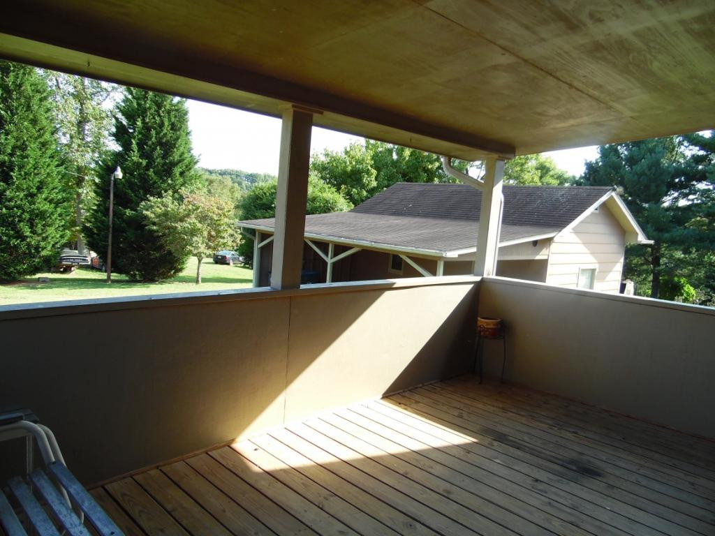 1391 Ridgecrest Avenue Kingsport, TN 37660 - Photo 25 of 28 Covered Porch