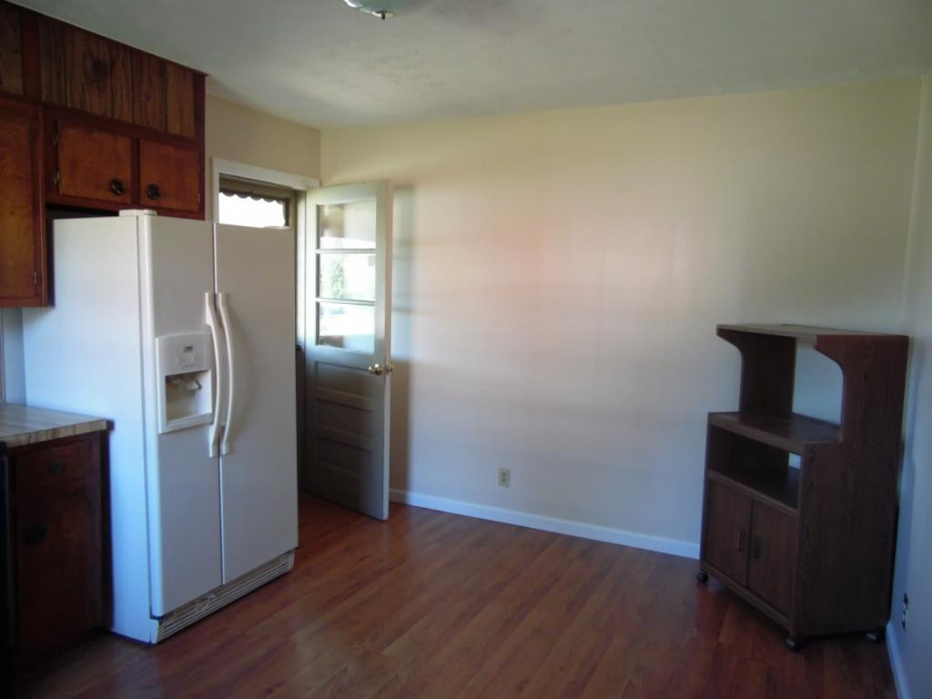 1391 Ridgecrest Avenue Kingsport, TN 37660 - Photo 9 of 28 Kitchen