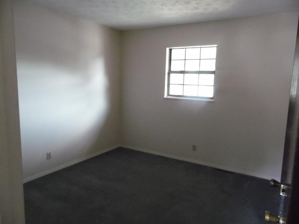 1391 Ridgecrest Avenue Kingsport, TN 37660 - Photo 10 of 28 Bedroom 1