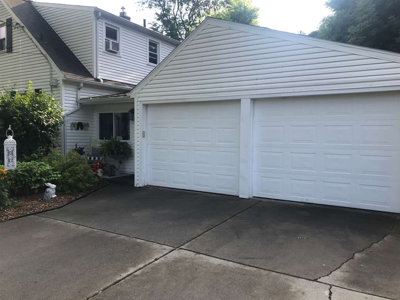 125 East Holmes Road Lansing, MI 48910 - Photo 49 of 49 31387350-50.JPG
