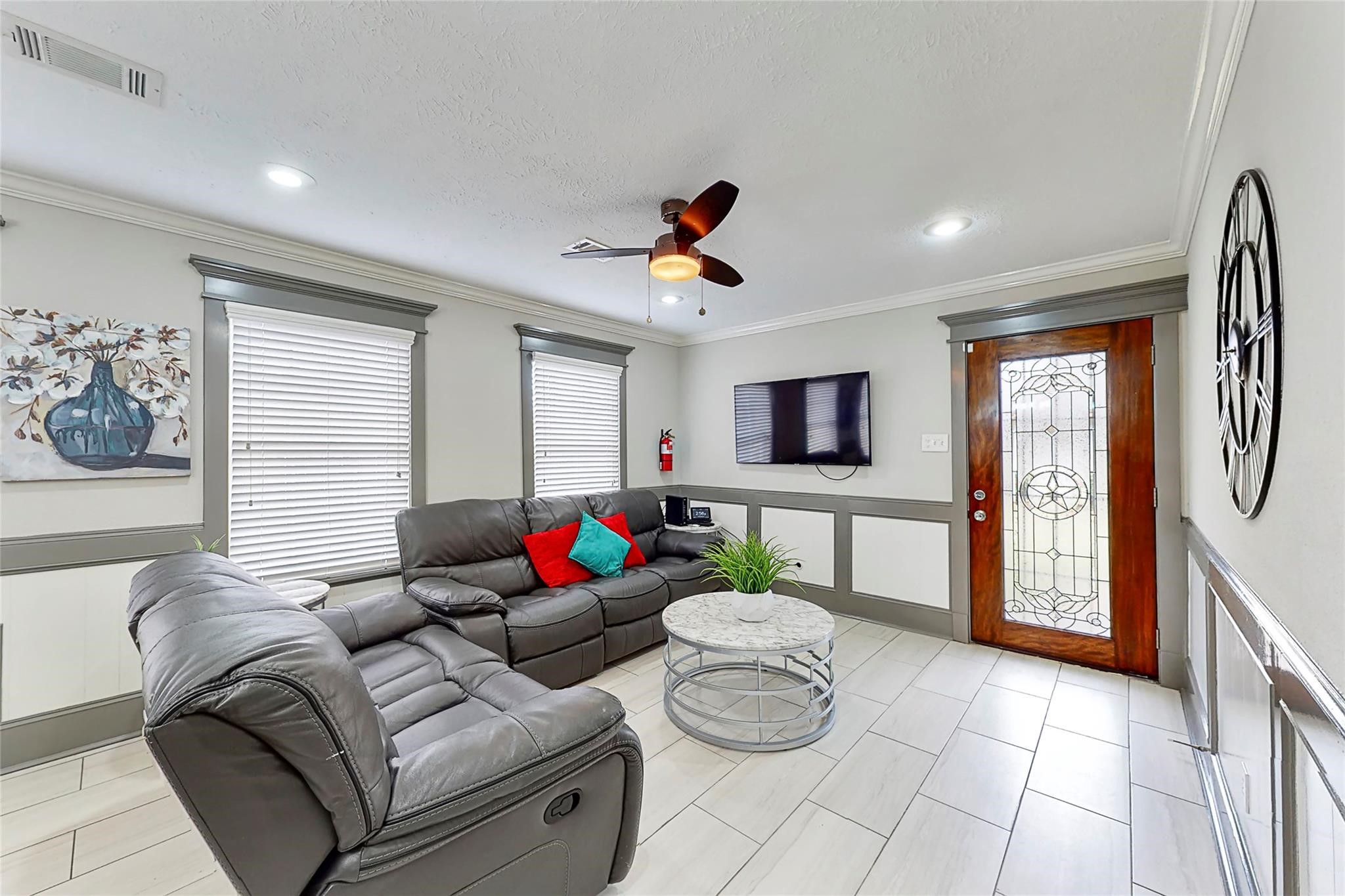 7825 Cook Road Houston, TX 77072 - Photo 4 of 13 a living room with furniture and a flat screen tv