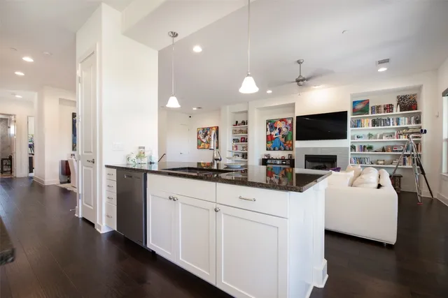 $865,000 | 8200 Southwest Parkway, Unit 321, Austin, TX 78735