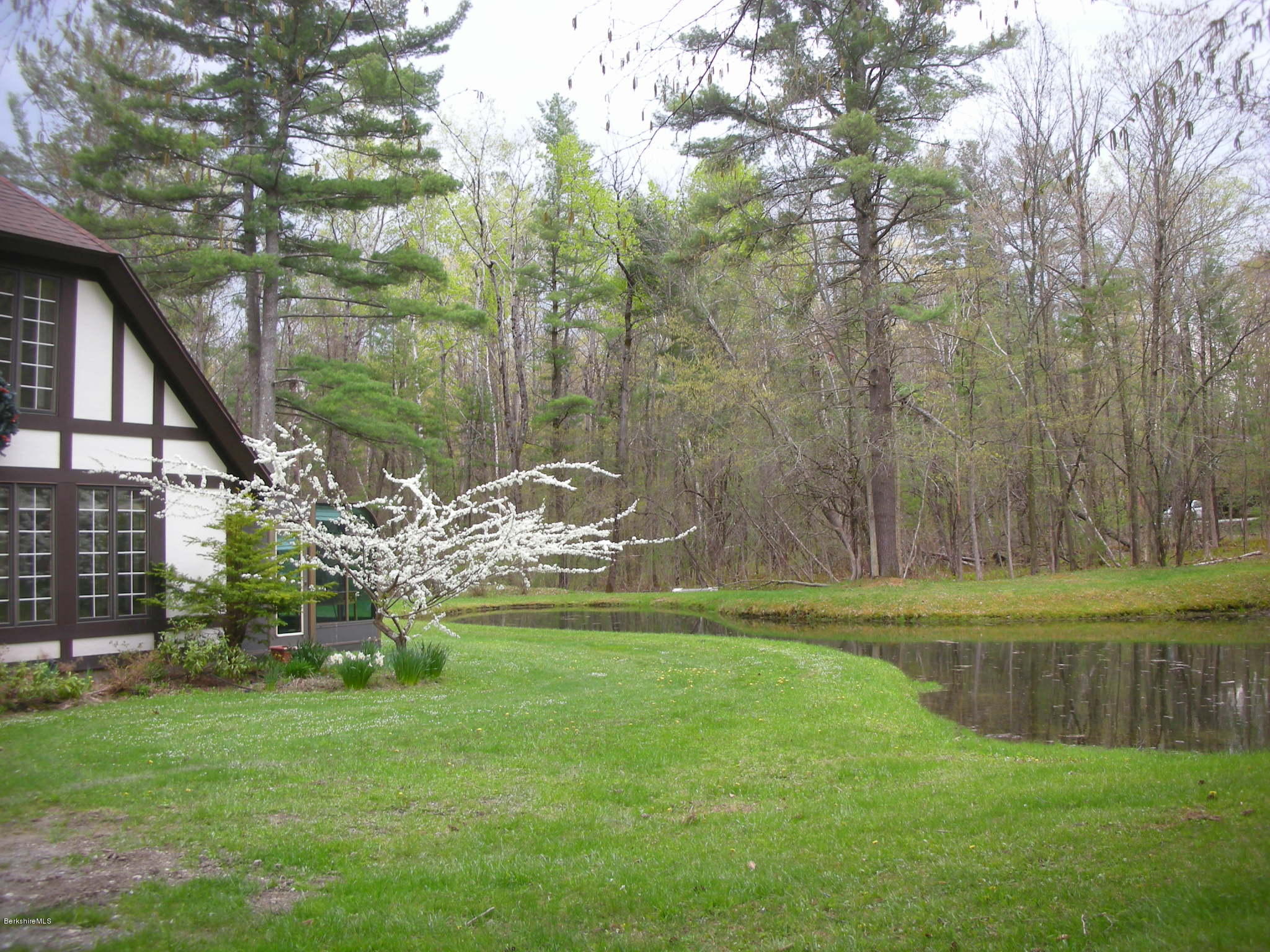 96 Scacebrook Road Richmond, MA 01201 - Photo 7 of 25 a garden view with a fountain