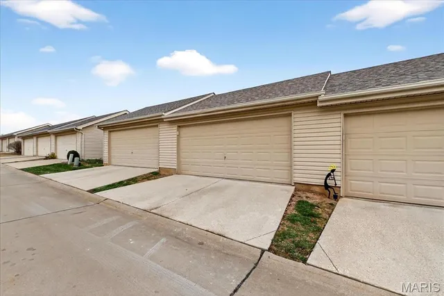 $245,000 | 208 Candice Way, St. Peters, MO 63376