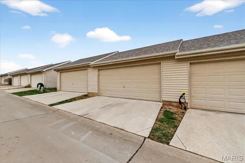 $245,000 | 208 Candice Way, St. Peters, MO 63376