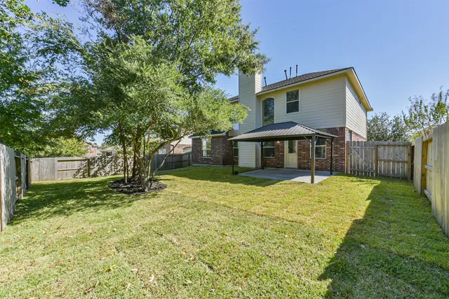 a view of a house with yard and tree s