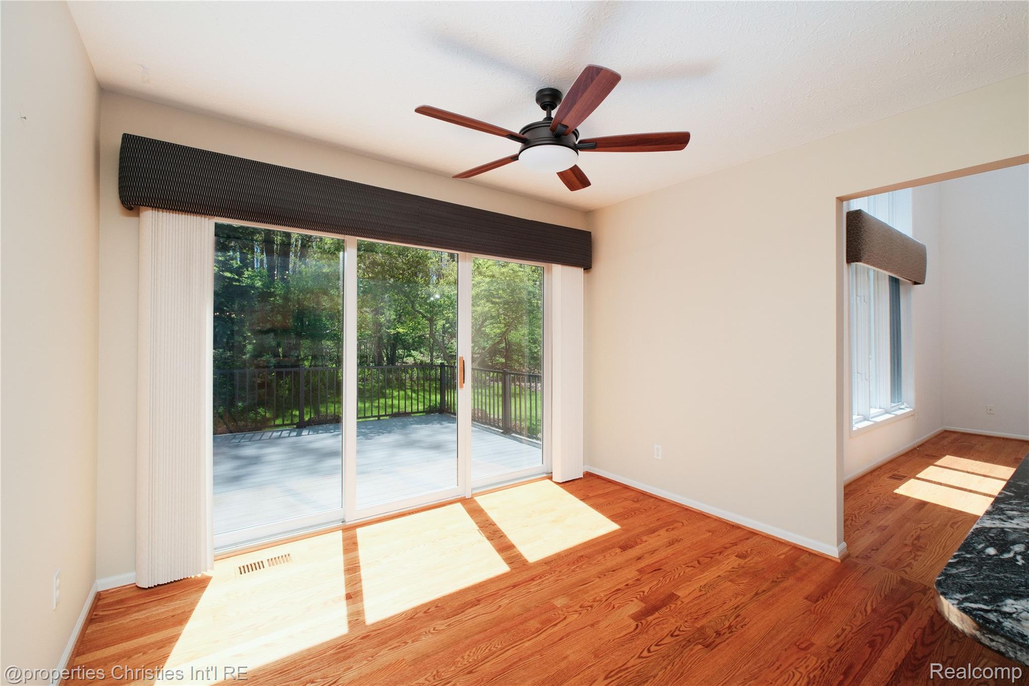 2005 North Splitstone Pinckney, MI 48169 - Photo 16 of 57 Breakfast nook with access to deck